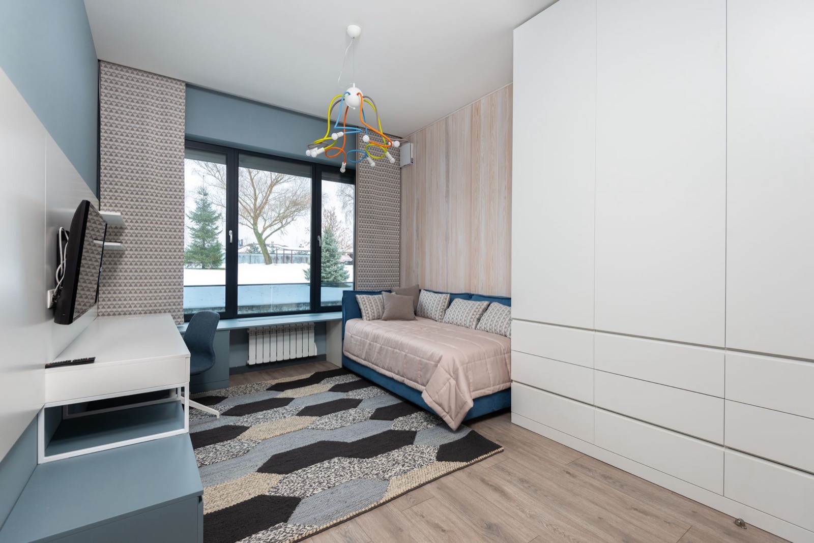 Daybed that works as seating during the week and a guest bed at weekends
