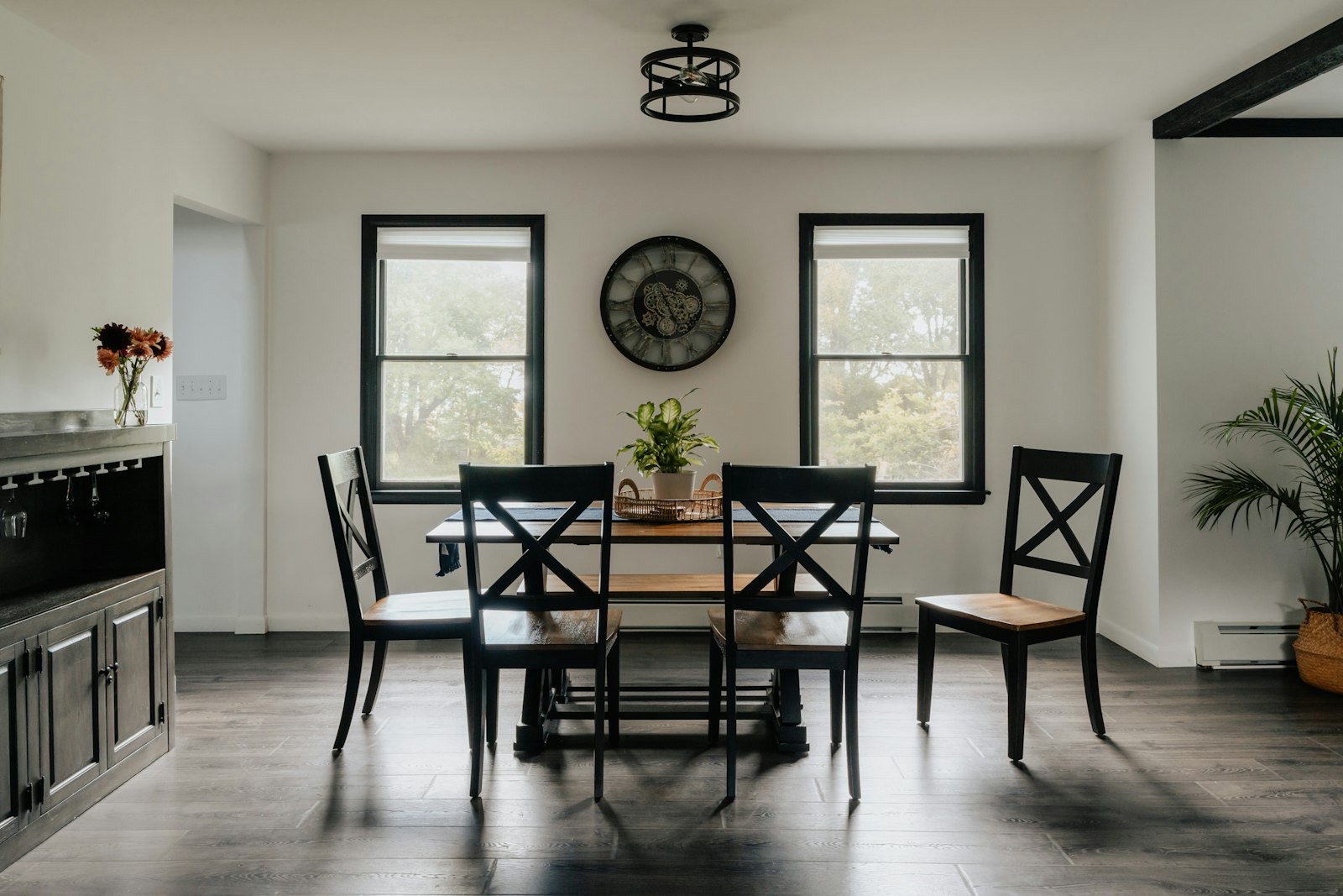 Mixed dining seating with armchairs at the ends and side chairs along the length
