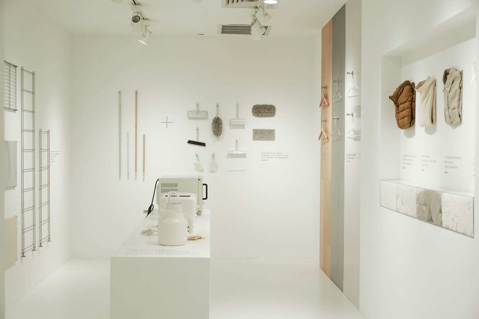 Local showroom floor where comfort-critical pieces can be tried in person