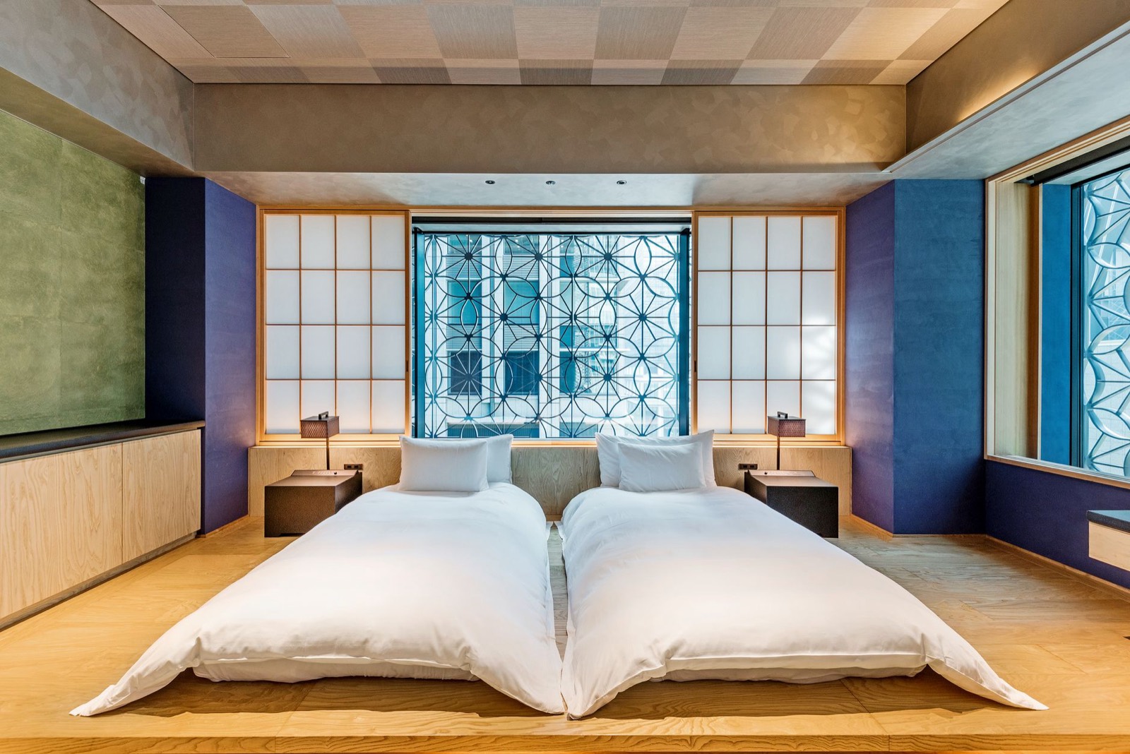 Low-profile platform bed that supports the mattress without a box spring