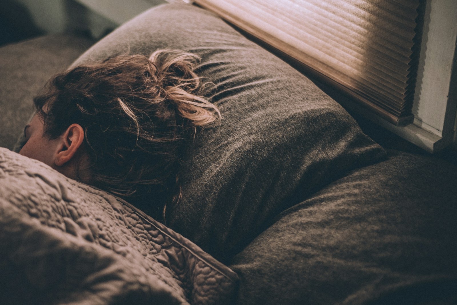 Side sleeper resting on a pillow that fills the gap between shoulder and head